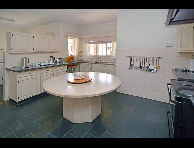 8 BEDROOM HOUSE FOR SALE IN MORNING HILL